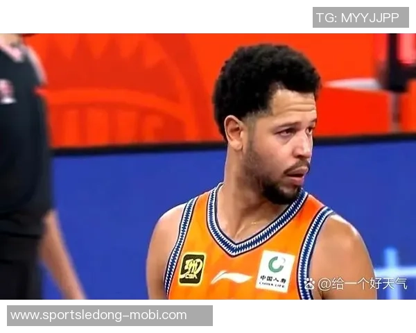 南斯表现起伏10投仅中2罚球稳健贡献11分并抢下5个前板与3次抢断